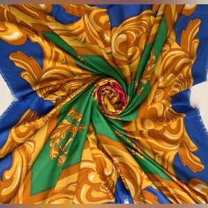 Moschino bright and soft Shawl scarf 90x90cm